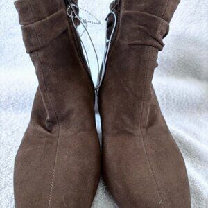 Andiamo brown booties with zip closure NWOT Size 7-1/2